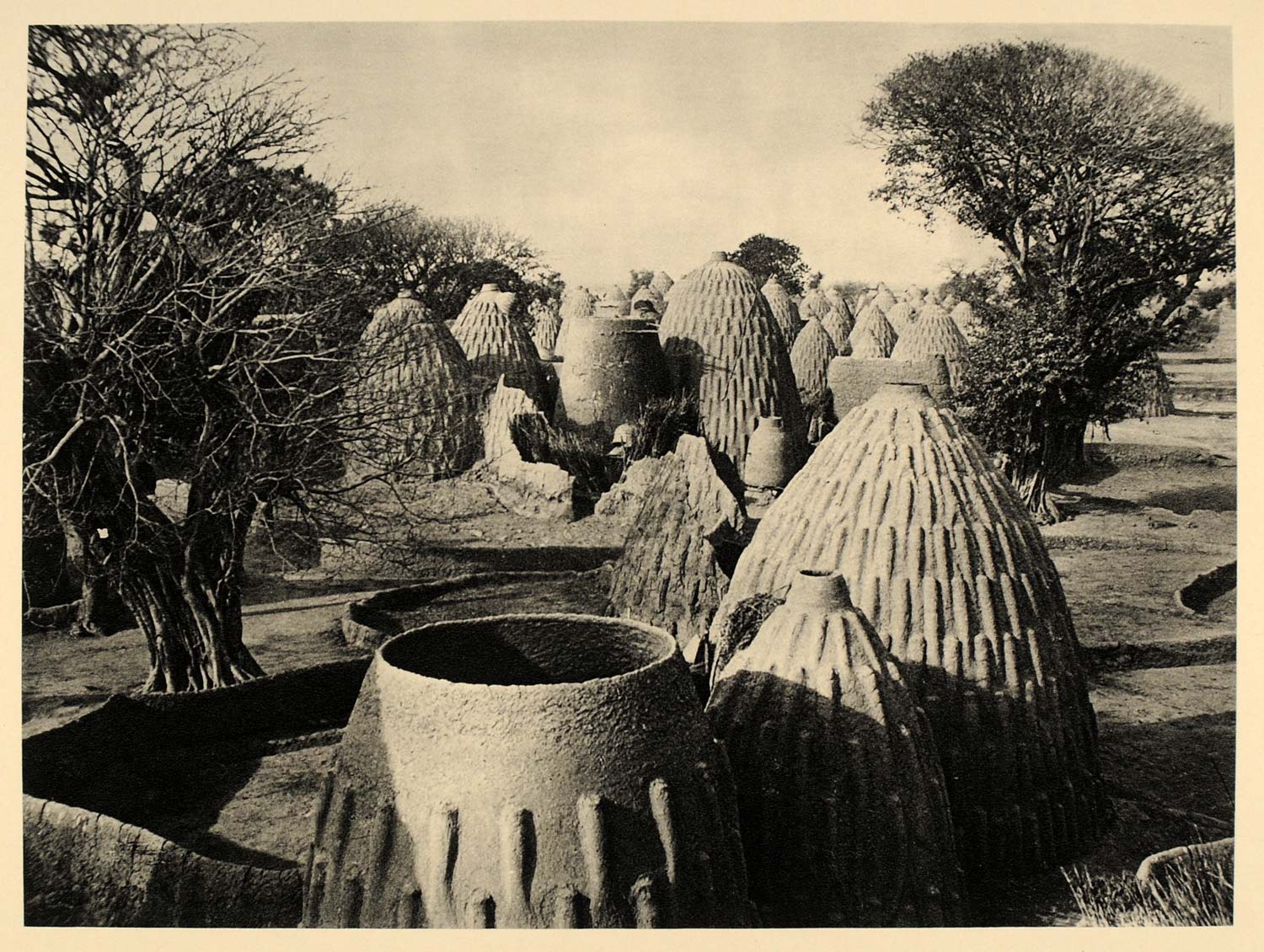 1930 Musgu Village Chad Africa African Architecture - ORIGINAL PHOTOGRAVURE AF2